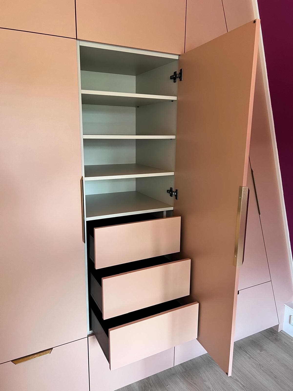 Kookeiland en kastenwand in donker eiken, foto 4